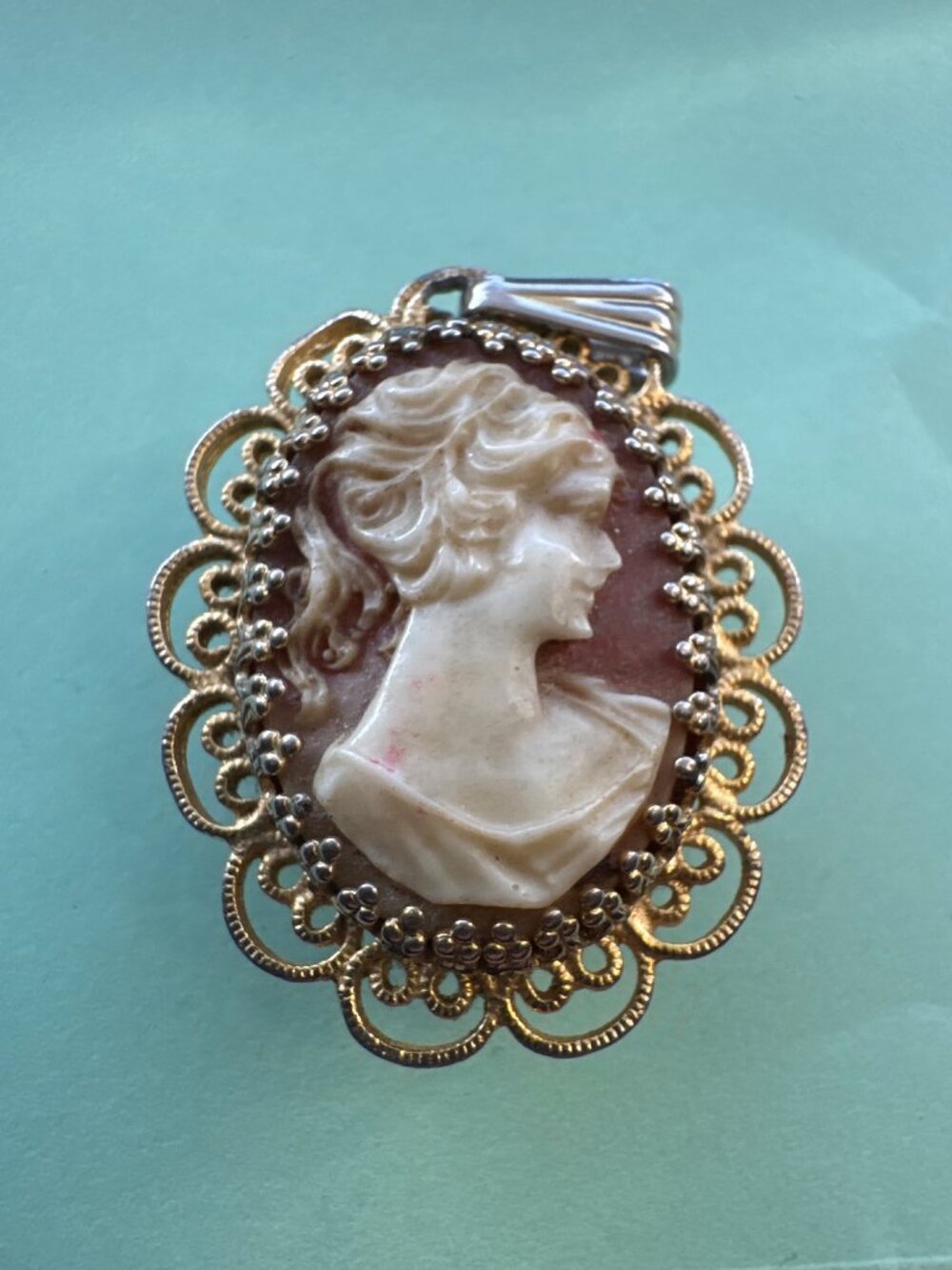 Geneva 1940's 17 Jewels Cameo Pendant Watch Gold Tone Vintage Oval Design NON-Wo